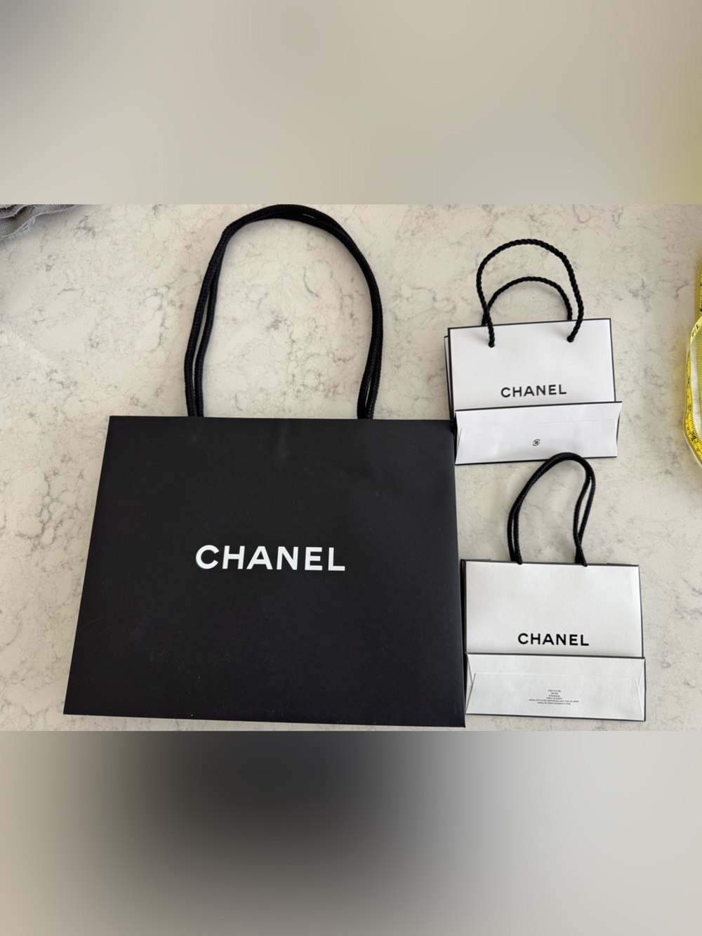 CHANEL Black and White Gift bags - Picture 2 of 9